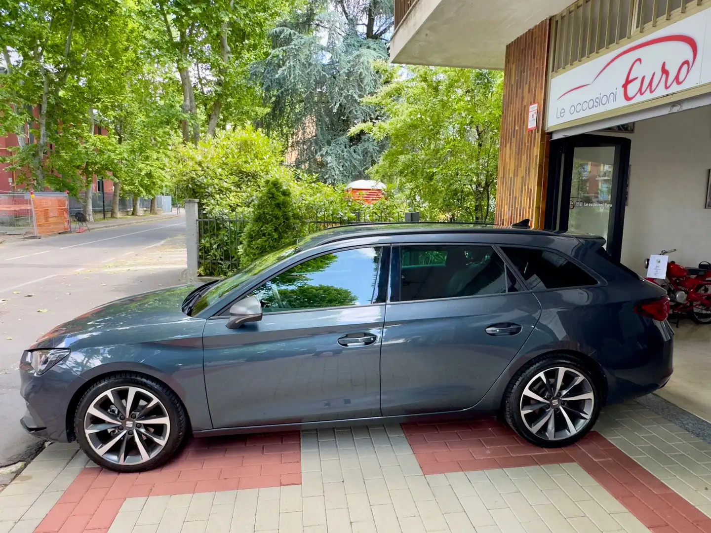 SEAT Leon Leon Sportstourer 1.5 TSI FR 130 CV, Unico Propr. Gris - 2