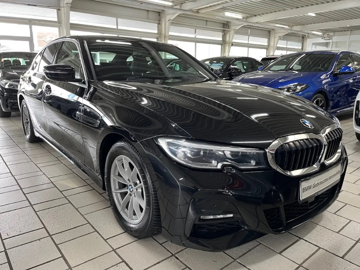 BMW 320 d A Limousine M Sport ACC LED  Navi SHZ Memory 3-Z Schwarz - 2