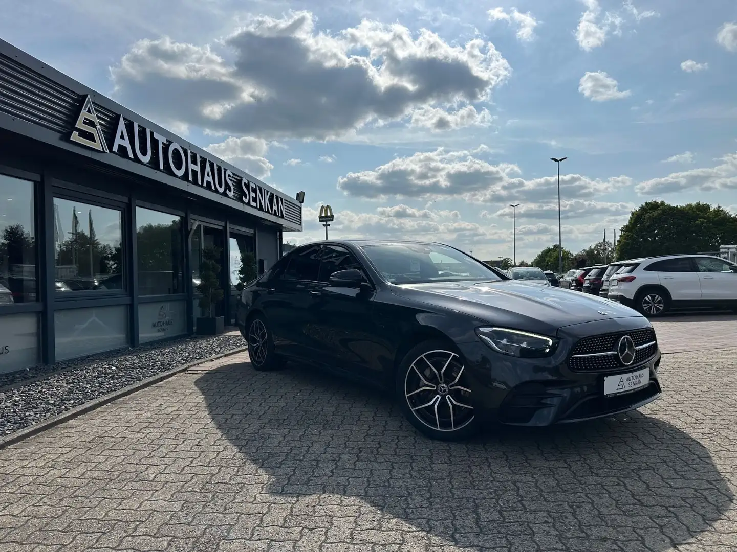 Mercedes-Benz E 300 de AMG-Line*BURMESTER*STANDHEIZ*AHK*R-CAM* Grün - 1