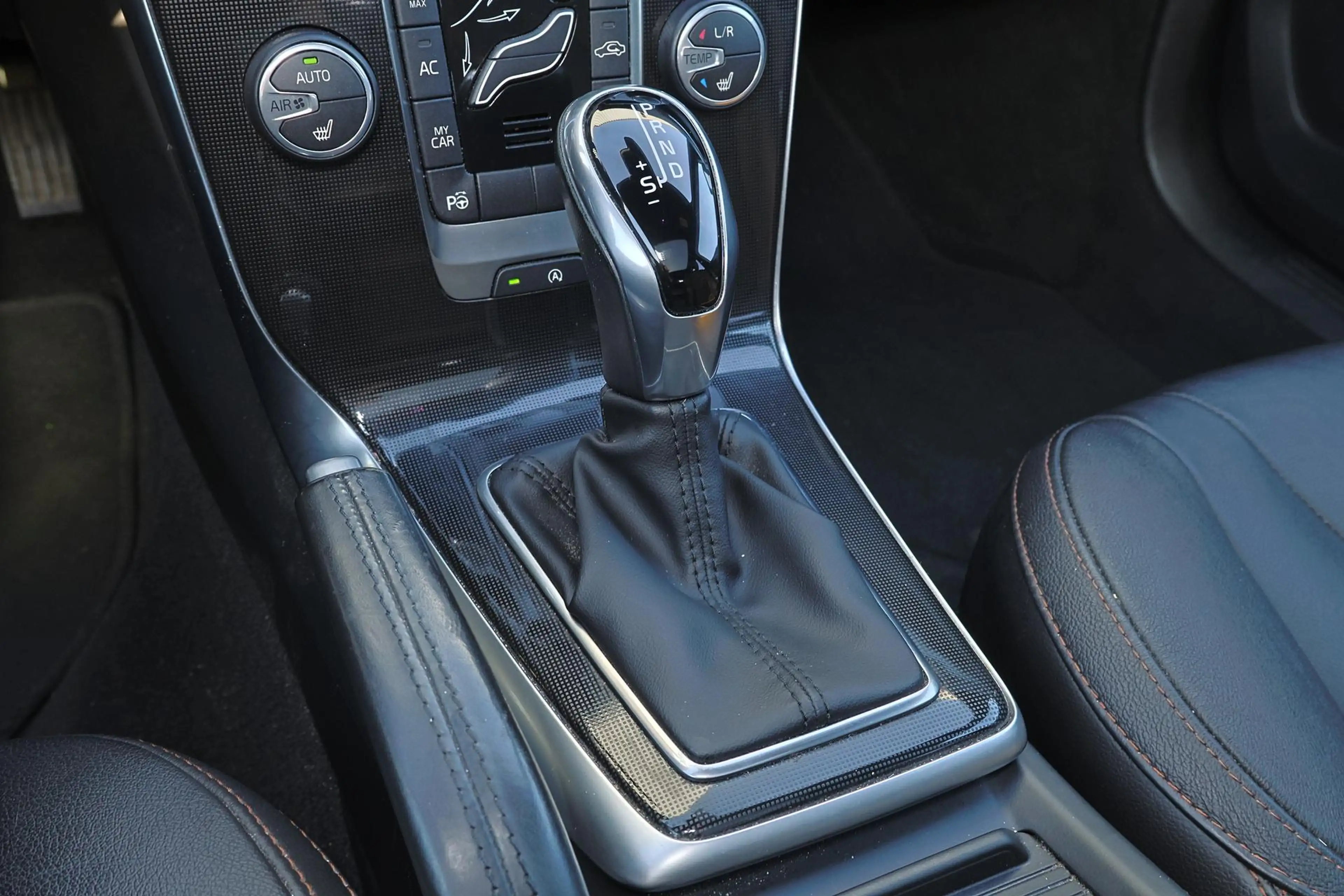 Volvo V40 Cross Country T3 Polar Plus Luxury - Panoramadak - Leder - DAB - — photo 12