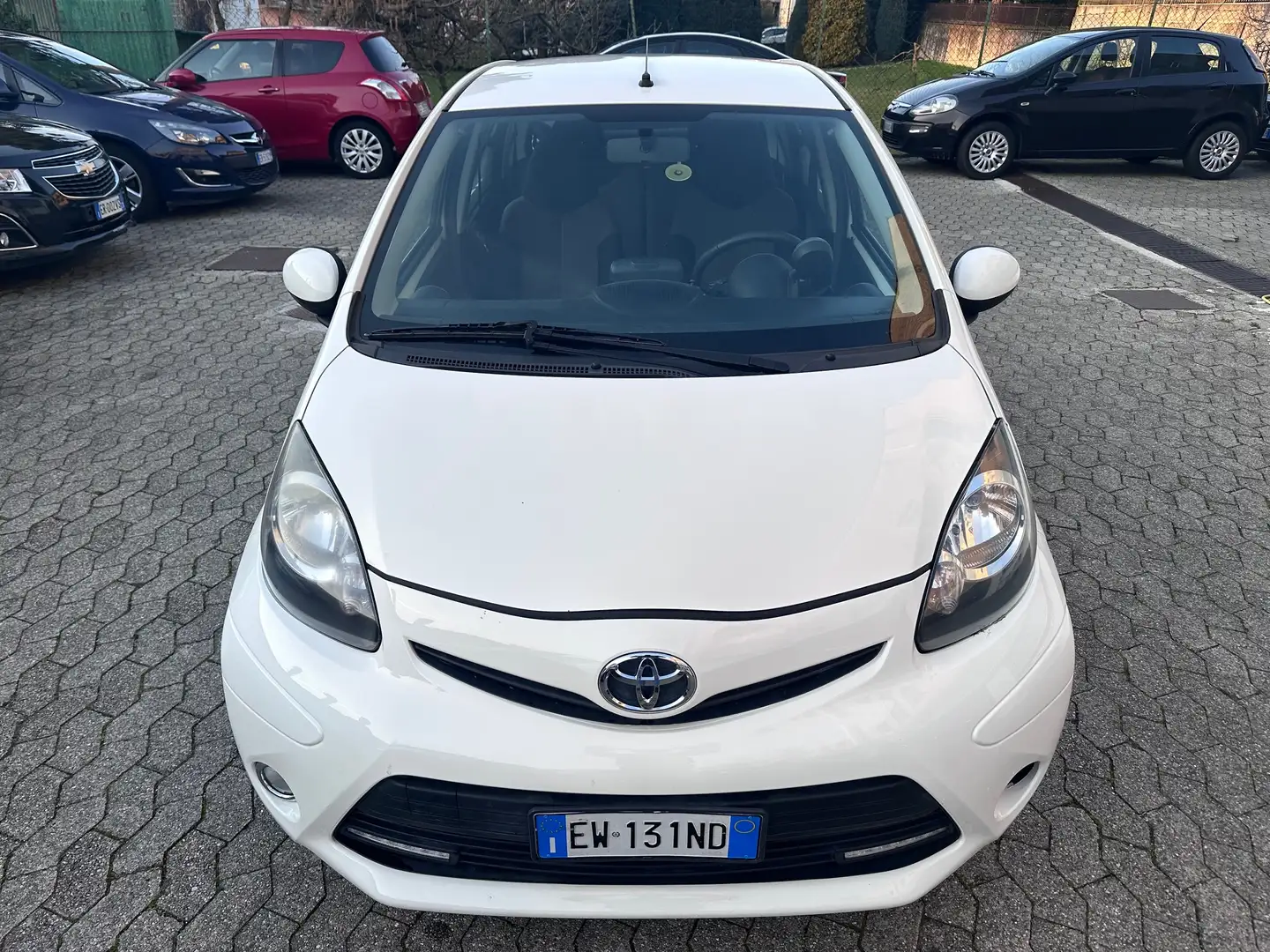 Toyota Aygo 1.0 Lounge Connect M-MT*EURO5*NEOPATENTATI Weiß - 2
