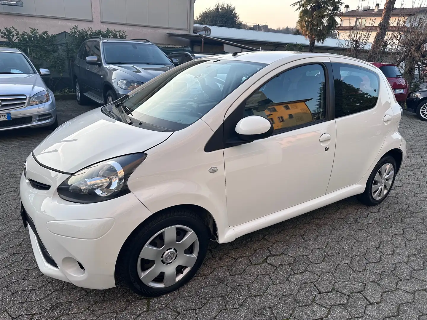 Toyota Aygo 1.0 Lounge Connect M-MT*EURO5*NEOPATENTATI Weiß - 1