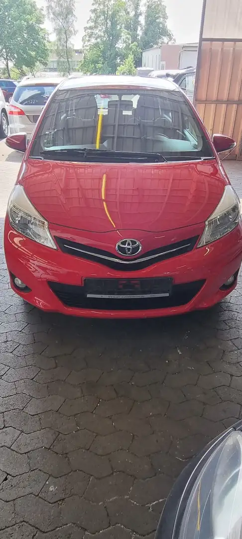 Toyota Yaris 1.0 VVT-i 2HAND Rouge - 2