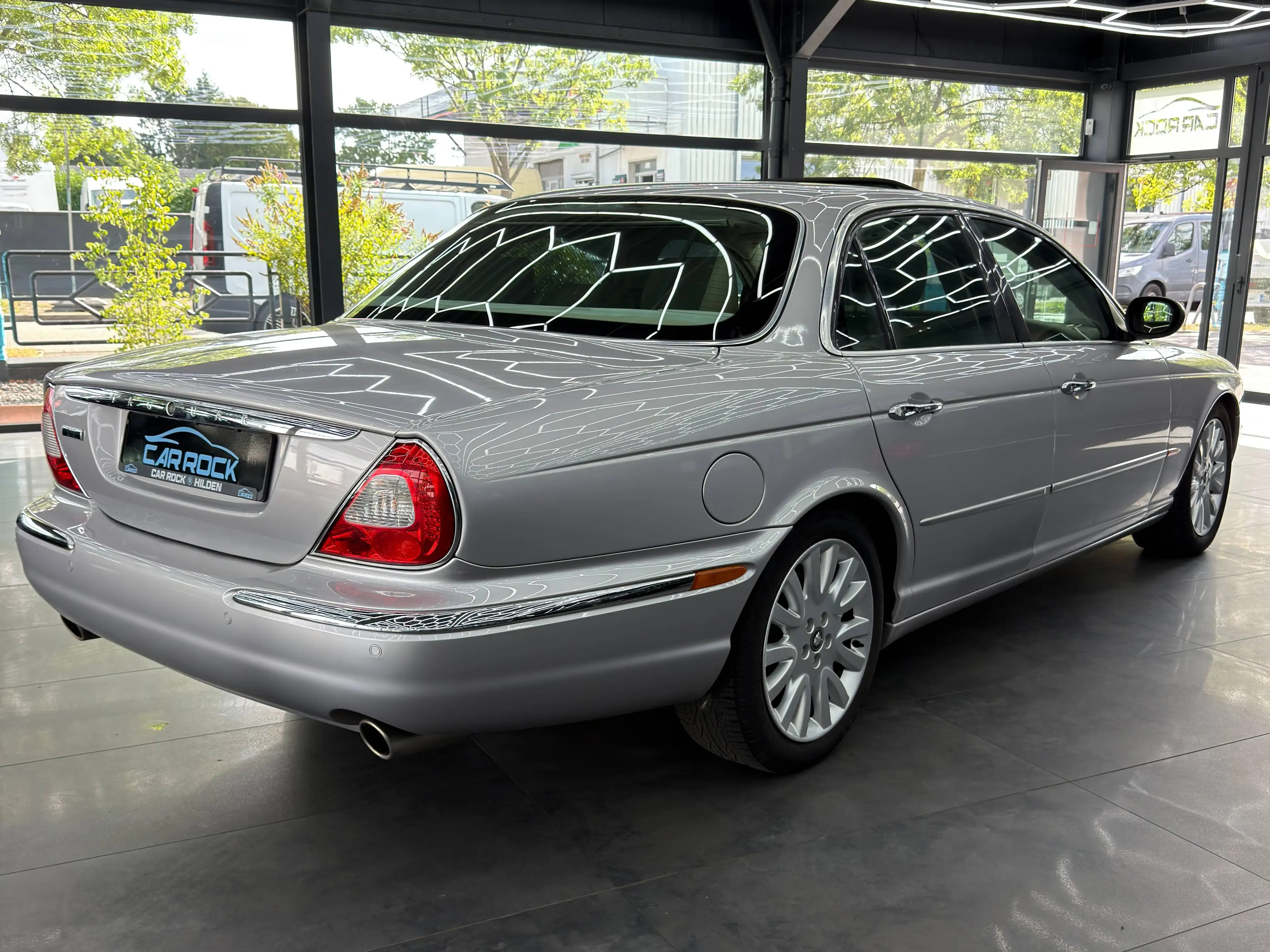 Jaguar XJ8 4.2 V8 Executive / Fond- Entertainment / Schiebedach/ Leder/ Navi/ Sitzh. v+h/ Telefon/ — photo 5