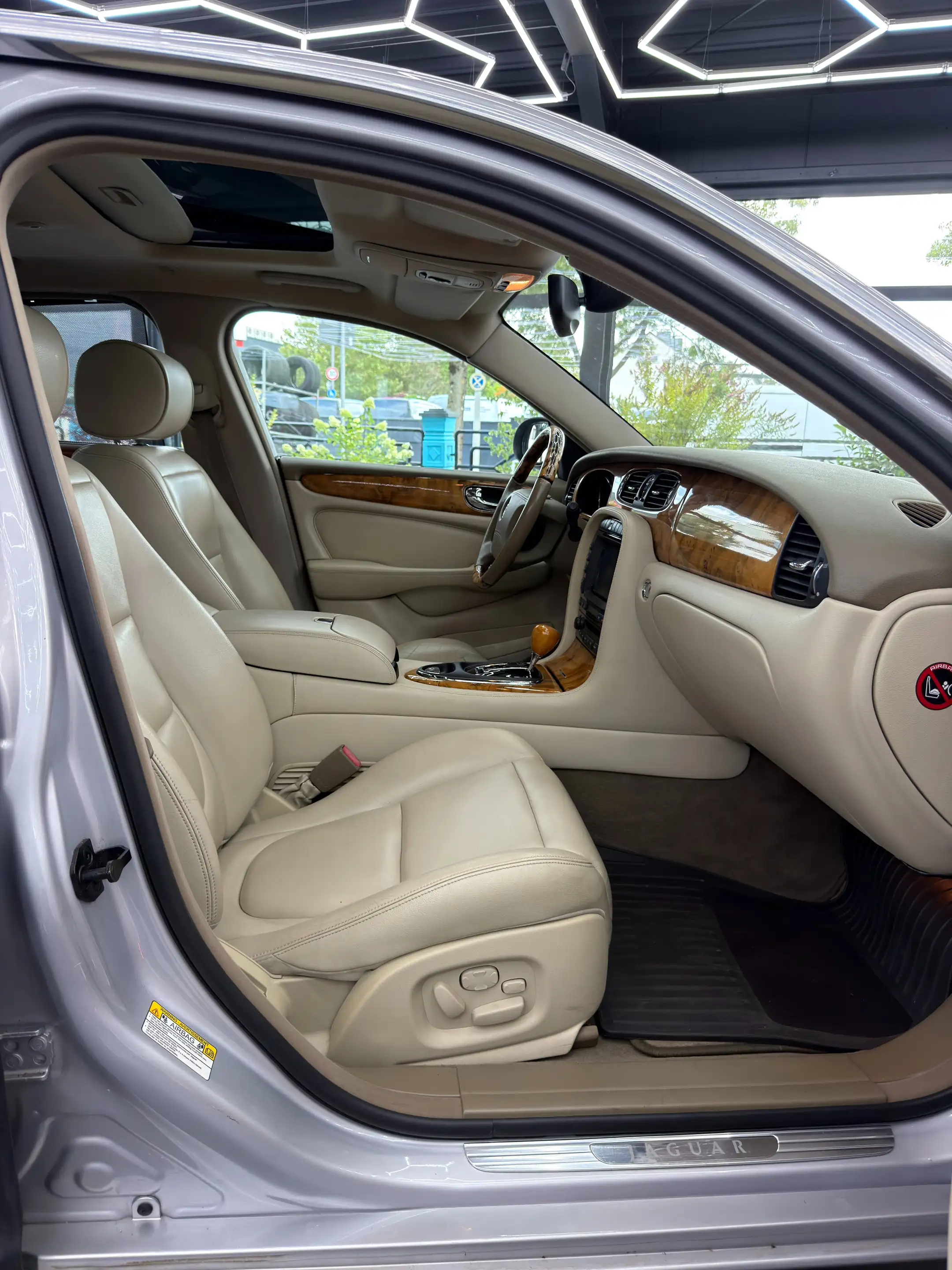 Jaguar XJ8 4.2 V8 Executive / Fond- Entertainment / Schiebedach/ Leder/ Navi/ Sitzh. v+h/ Telefon/ — photo 14
