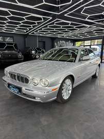 4.2 V8 Executive / Fond- Entertainment / Schiebedach/ Leder/ Navi/ Sitzh. v+h/ Telefon/