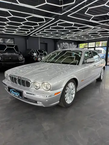 Jaguar XJ8 4.2 V8 Executive / Fond- Entertainment / Schiebedach/ Leder/ Navi/ Sitzh. v+h/ Telefon/