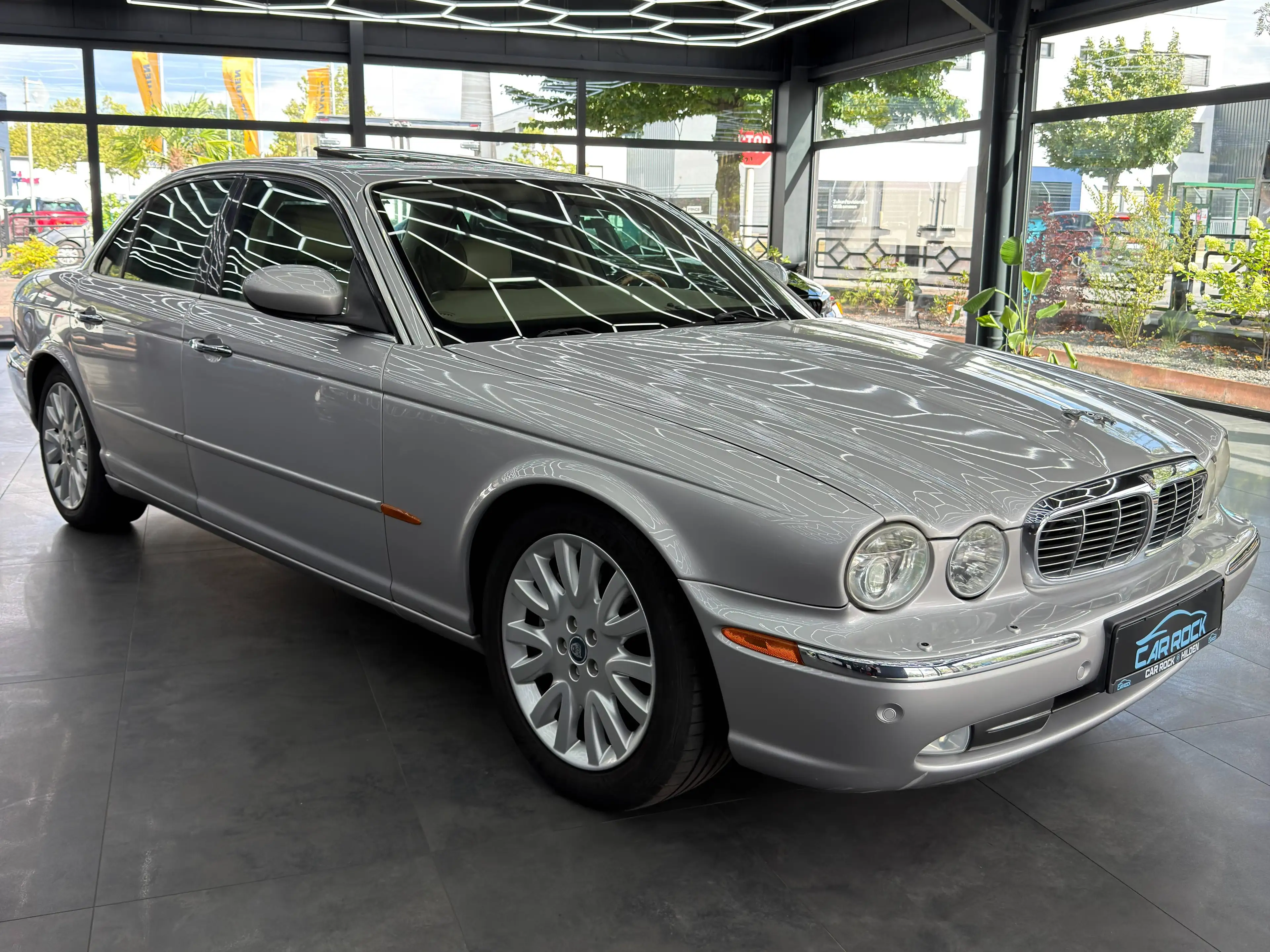 Jaguar XJ8 4.2 V8 Executive / Fond- Entertainment / Schiebedach/ Leder/ Navi/ Sitzh. v+h/ Telefon/ — photo 7