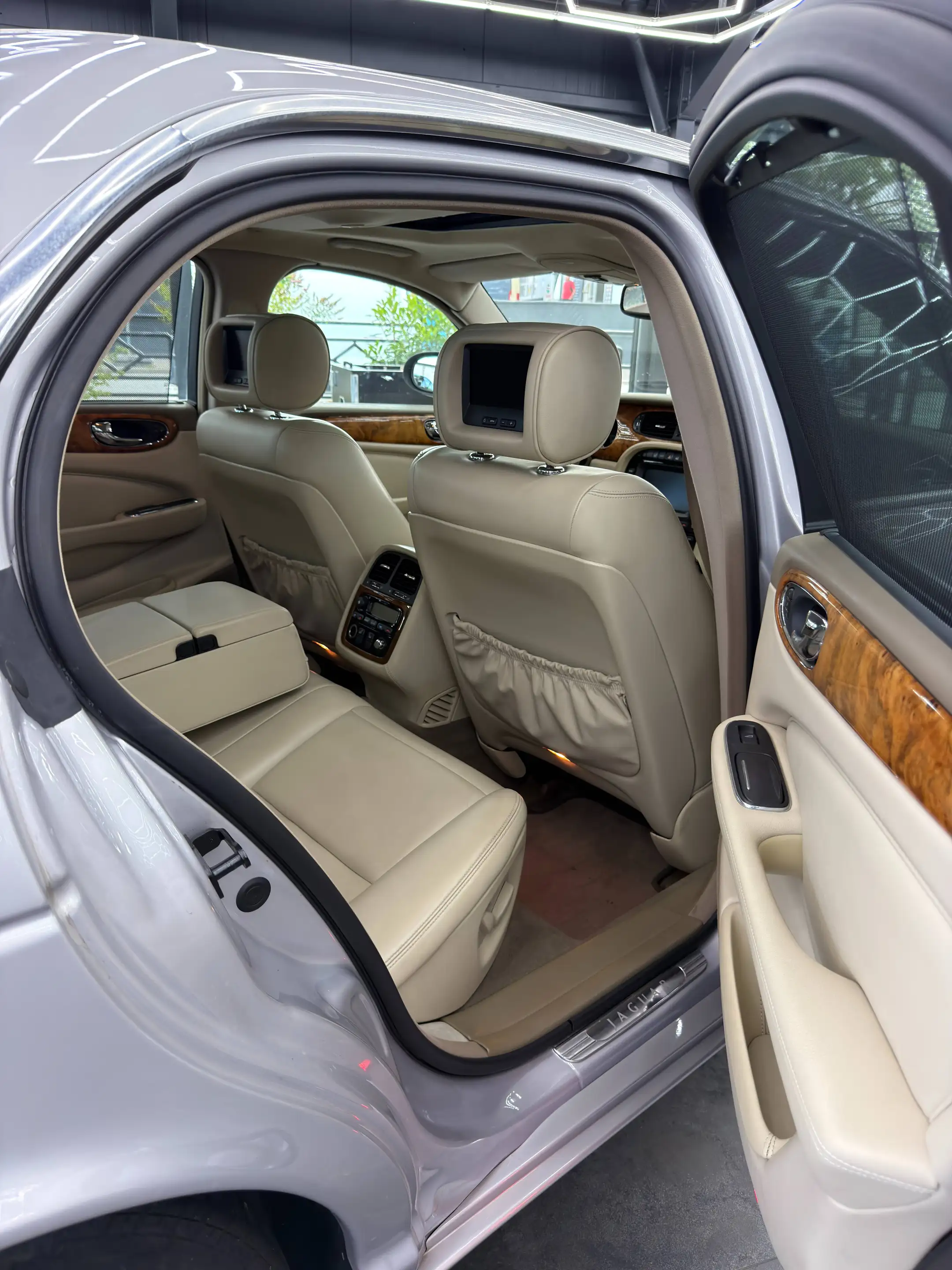 Jaguar XJ8 4.2 V8 Executive / Fond- Entertainment / Schiebedach/ Leder/ Navi/ Sitzh. v+h/ Telefon/ — photo 15