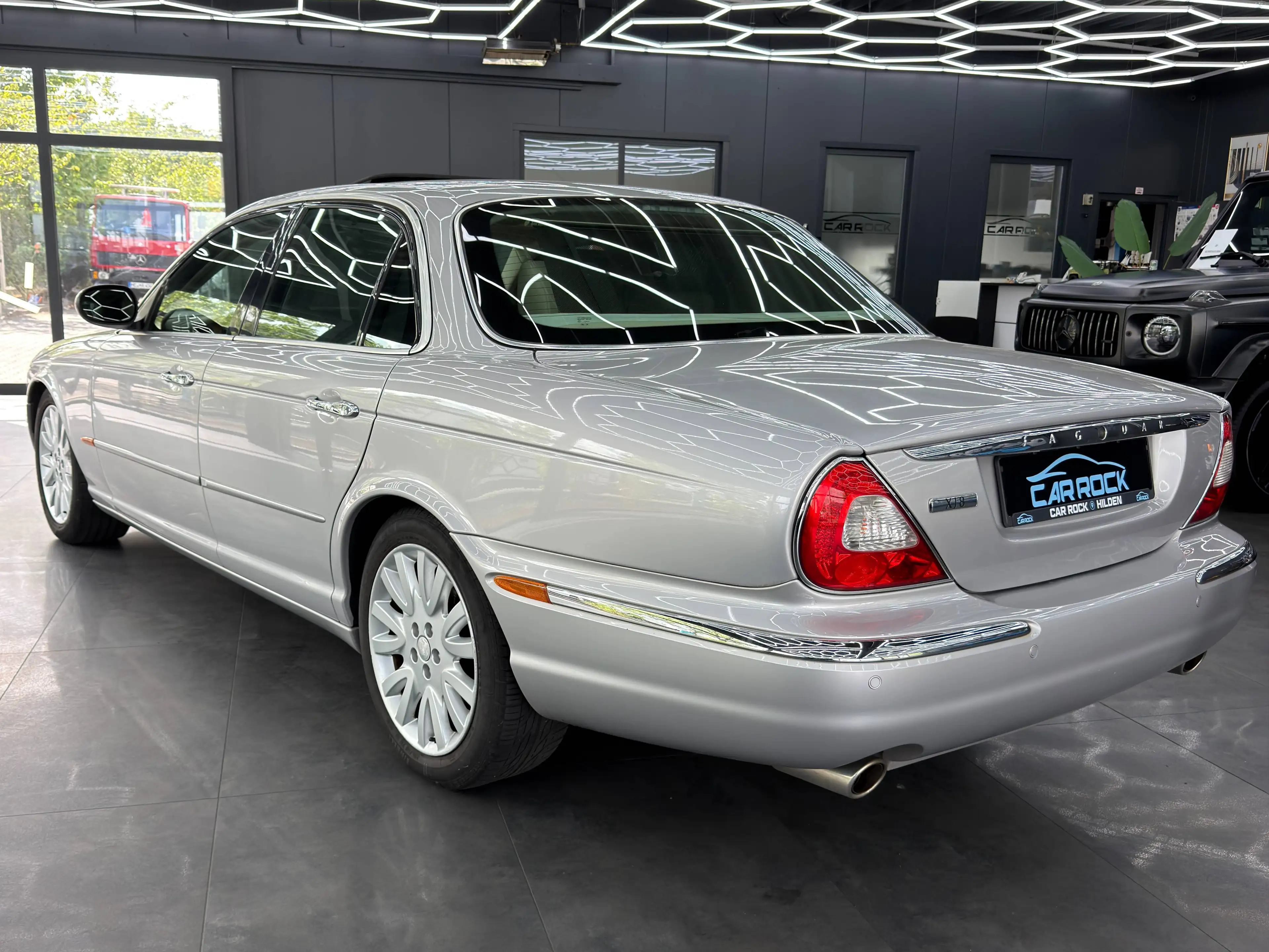 Jaguar XJ8 4.2 V8 Executive / Fond- Entertainment / Schiebedach/ Leder/ Navi/ Sitzh. v+h/ Telefon/ — photo 3
