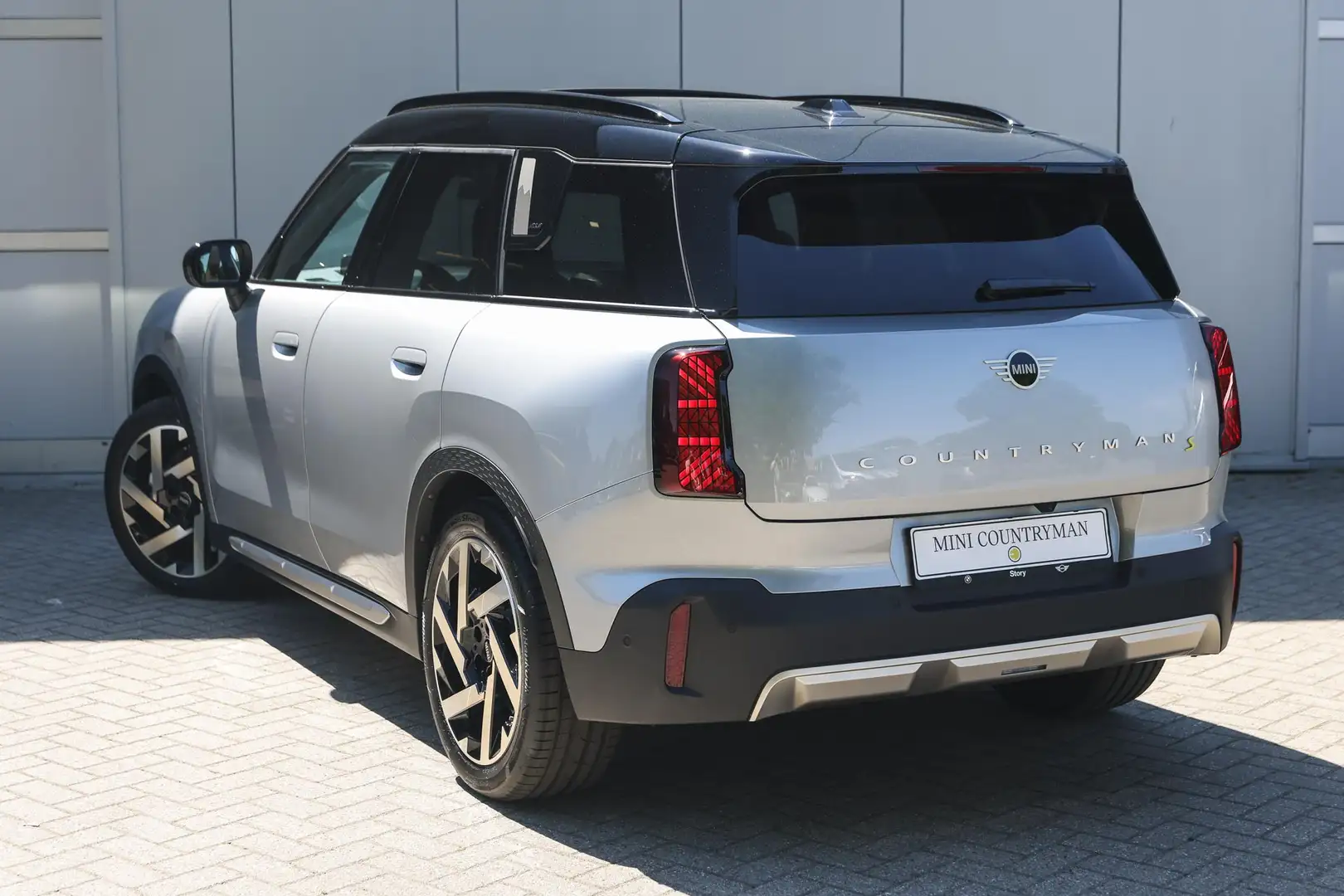 MINI Cooper S Countryman E ALL4 Automaat / Favoured Trim / Pakket M / 19" K Plateado - 2
