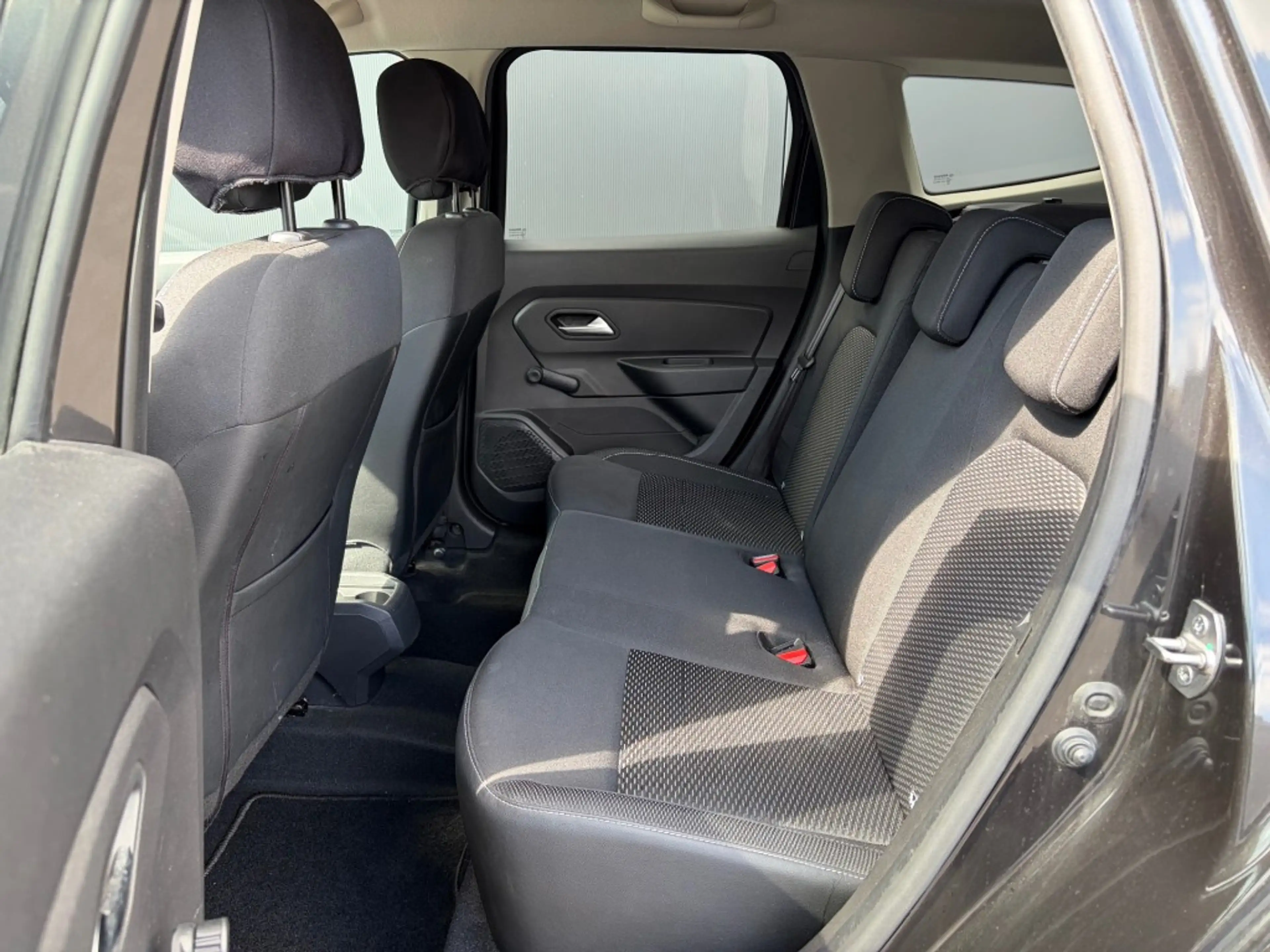 Dacia Duster 1.6 — photo 13