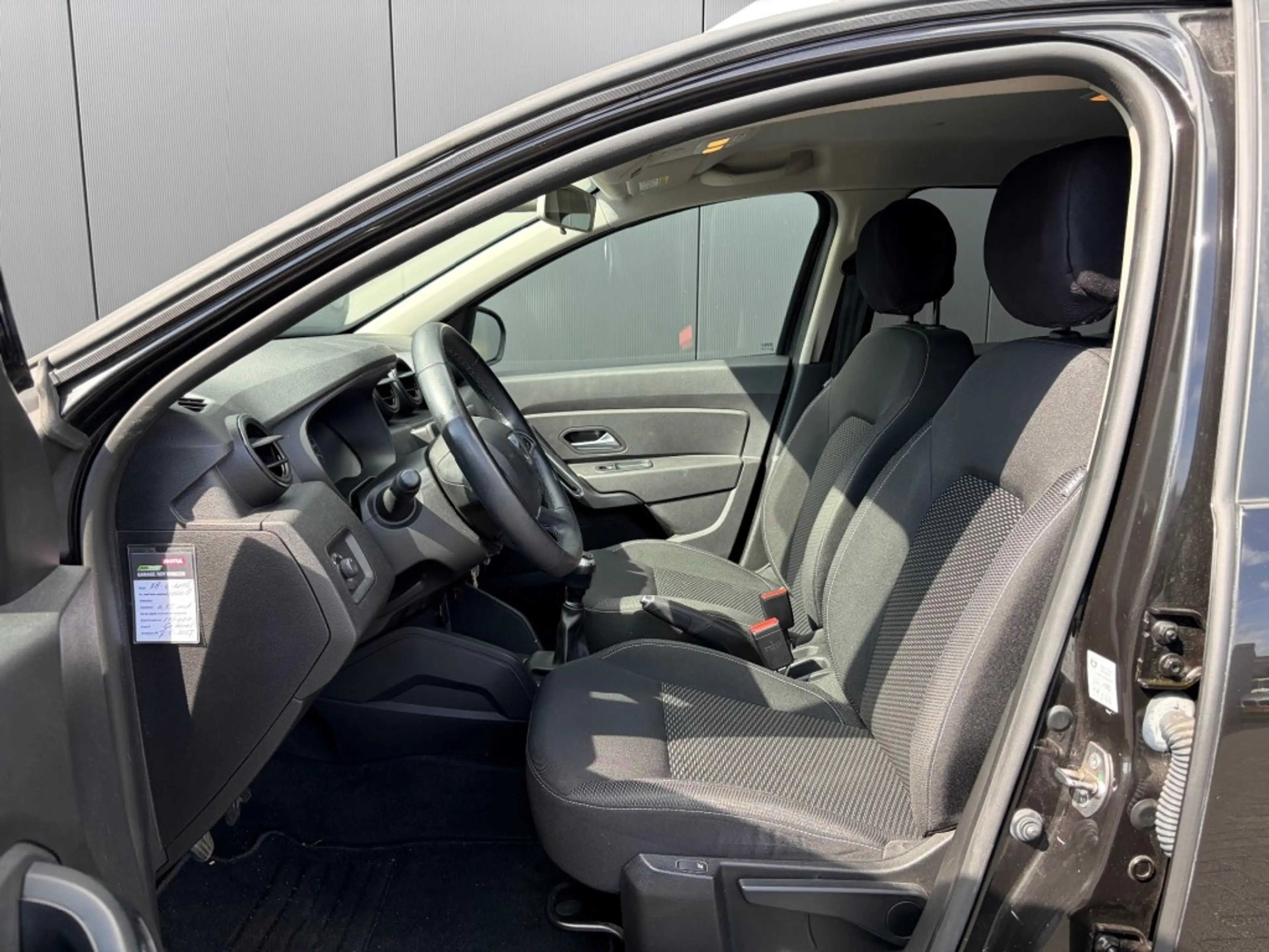 Dacia Duster 1.6 — photo 12