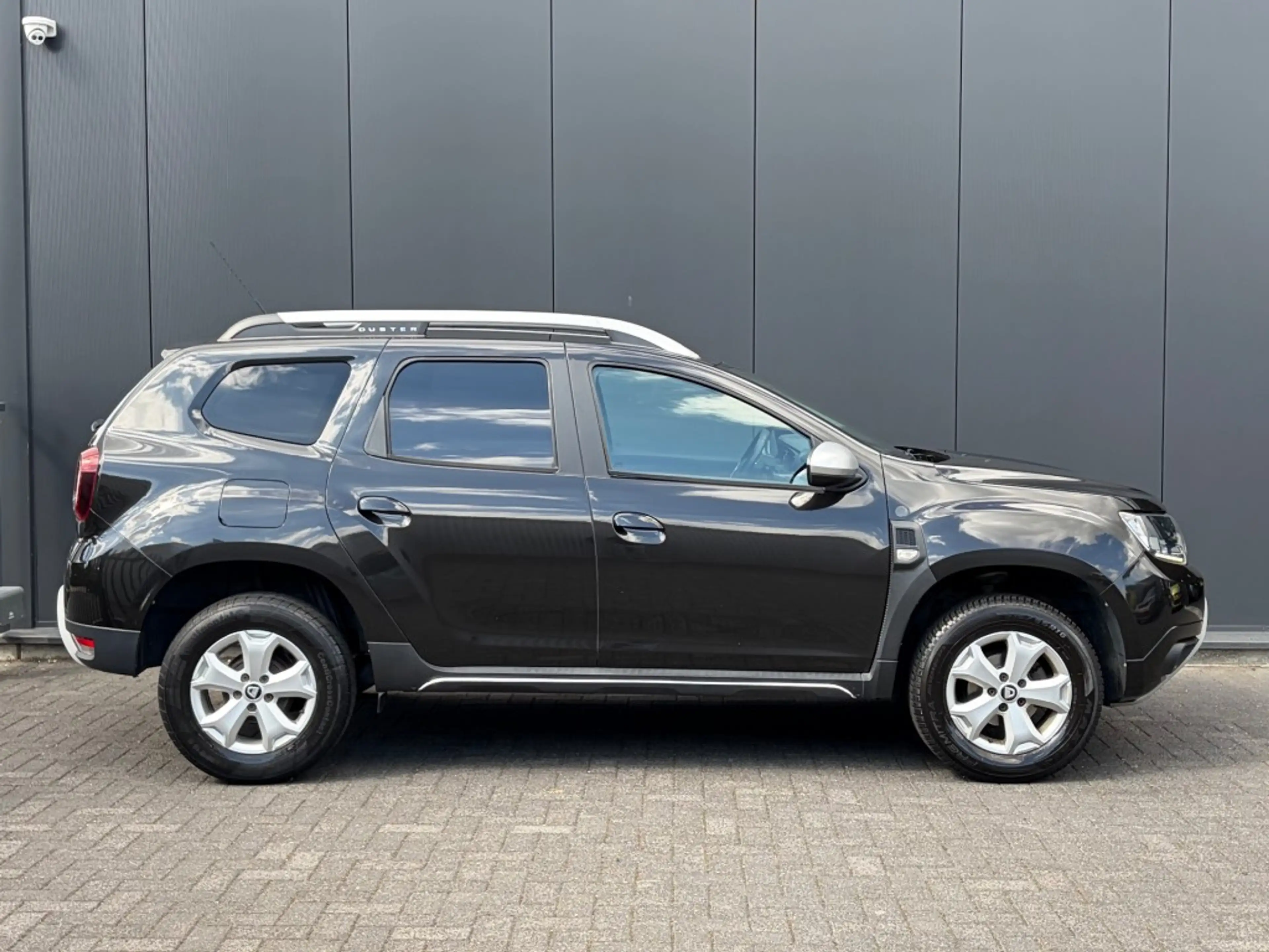 Dacia Duster 1.6 — photo 2