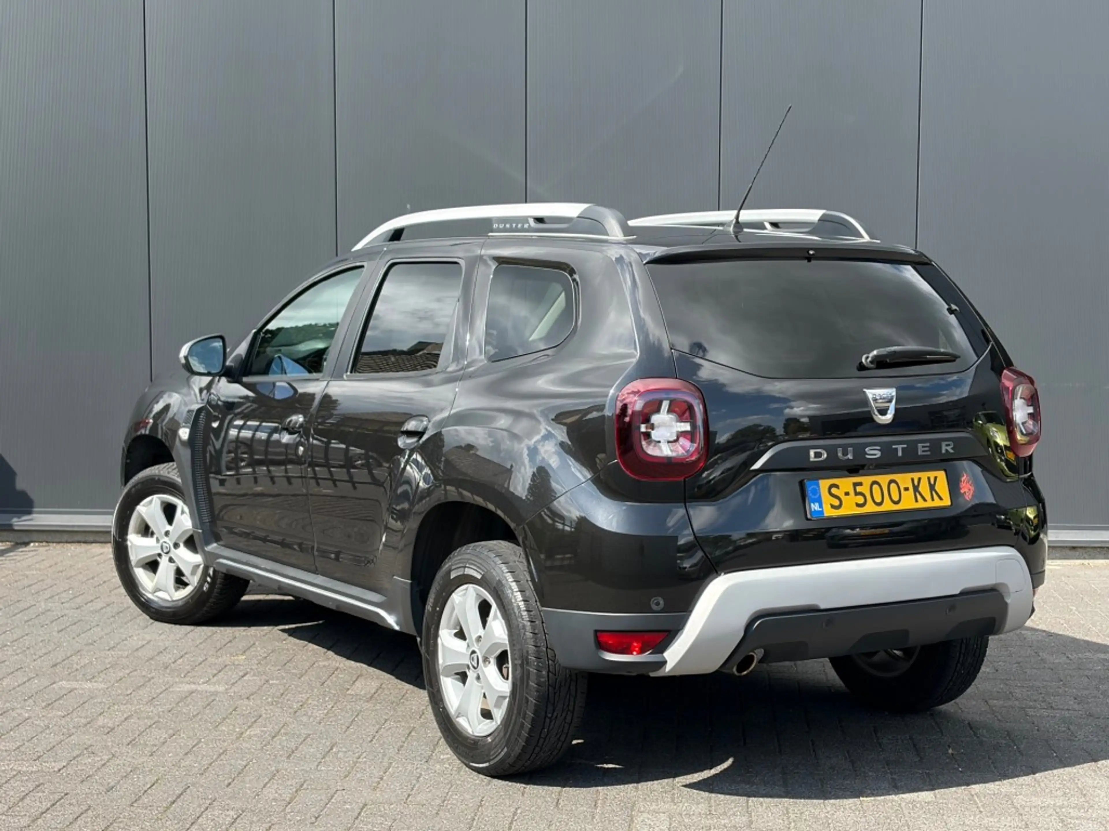 Dacia Duster 1.6 — photo 9