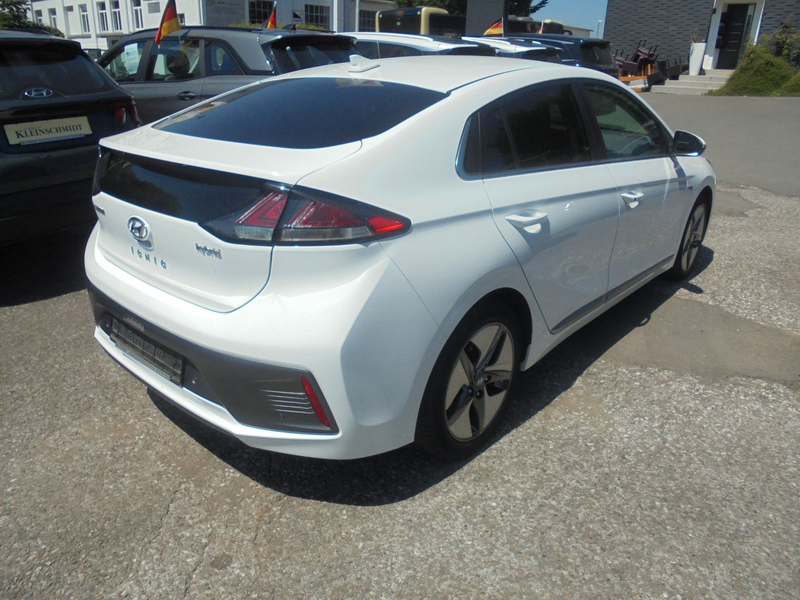 Hyundai IONIQ Premium Hybrid AHK FACELIFT — photo 4