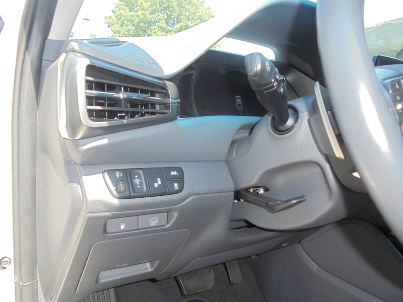 Hyundai IONIQ Premium Hybrid AHK FACELIFT — photo 11