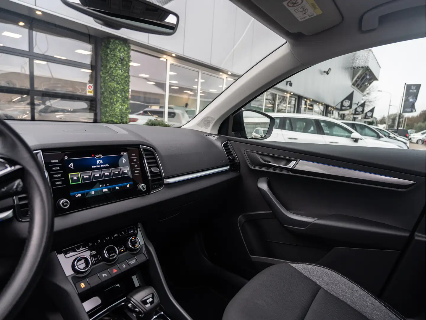 Skoda Karoq 1.5 TSI 150PK DSG Drive | Pano | Camera | ACC | Tr Schwarz - 2