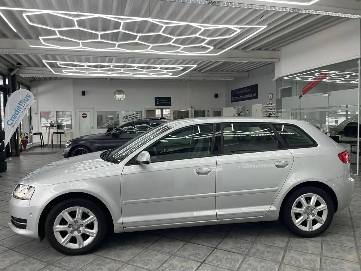 Audi A3 Sportback 1.6 TDI Ambiente, Standheiz., Navi Ezüst - 2