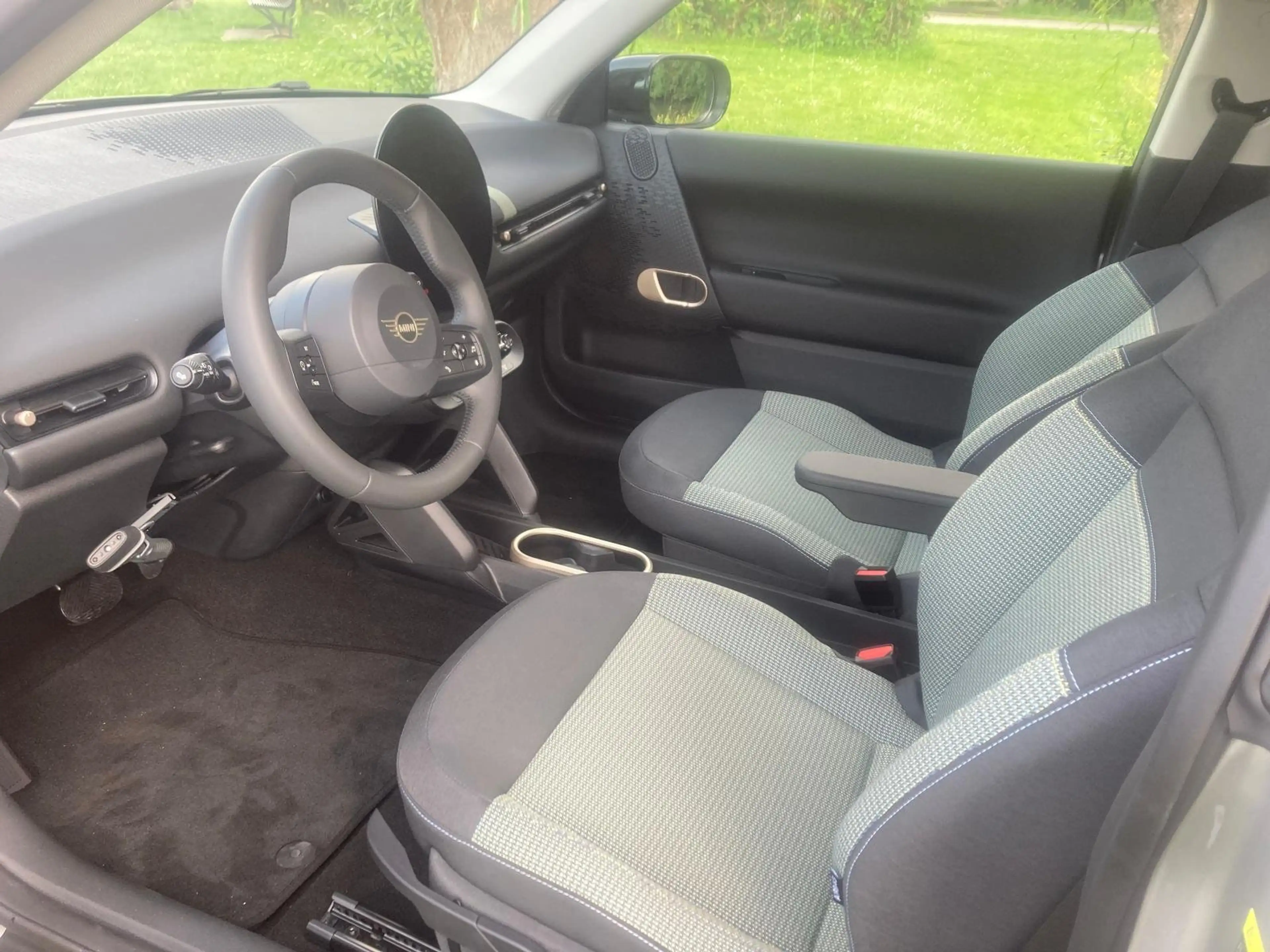 MINI Cooper E Cooper E Es. 40.7kWh — photo 8