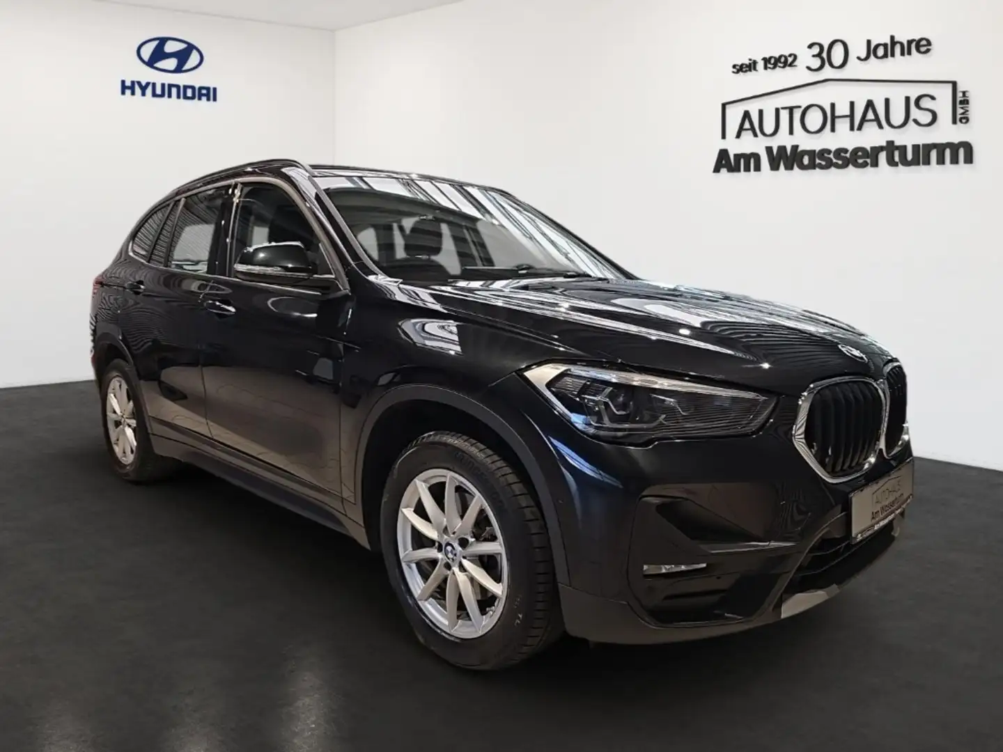 BMW X1 sDrive 18 d NAVI LED Head-UP Negro - 2