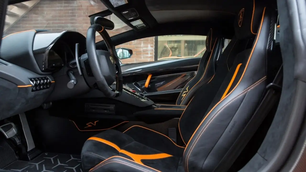 Lamborghini Aventador снимка Lamborghini Aventador