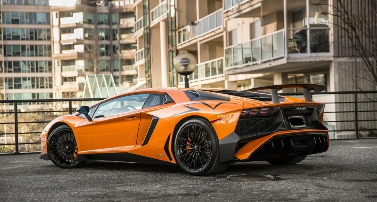 Lamborghini Aventador снимка Lamborghini Aventador