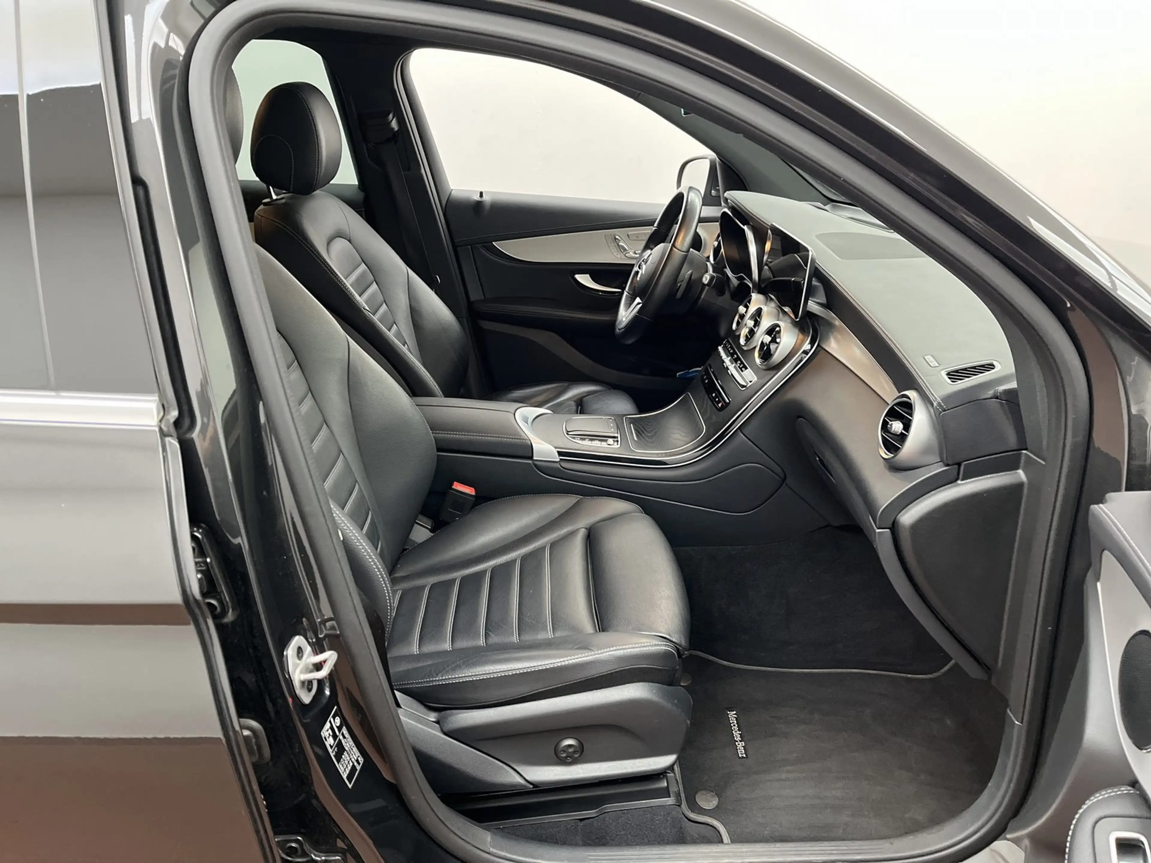 Mercedes-Benz GLC 300 de 4Matic AHK Pano S-Dach ACC El.Heckkl. — photo 10