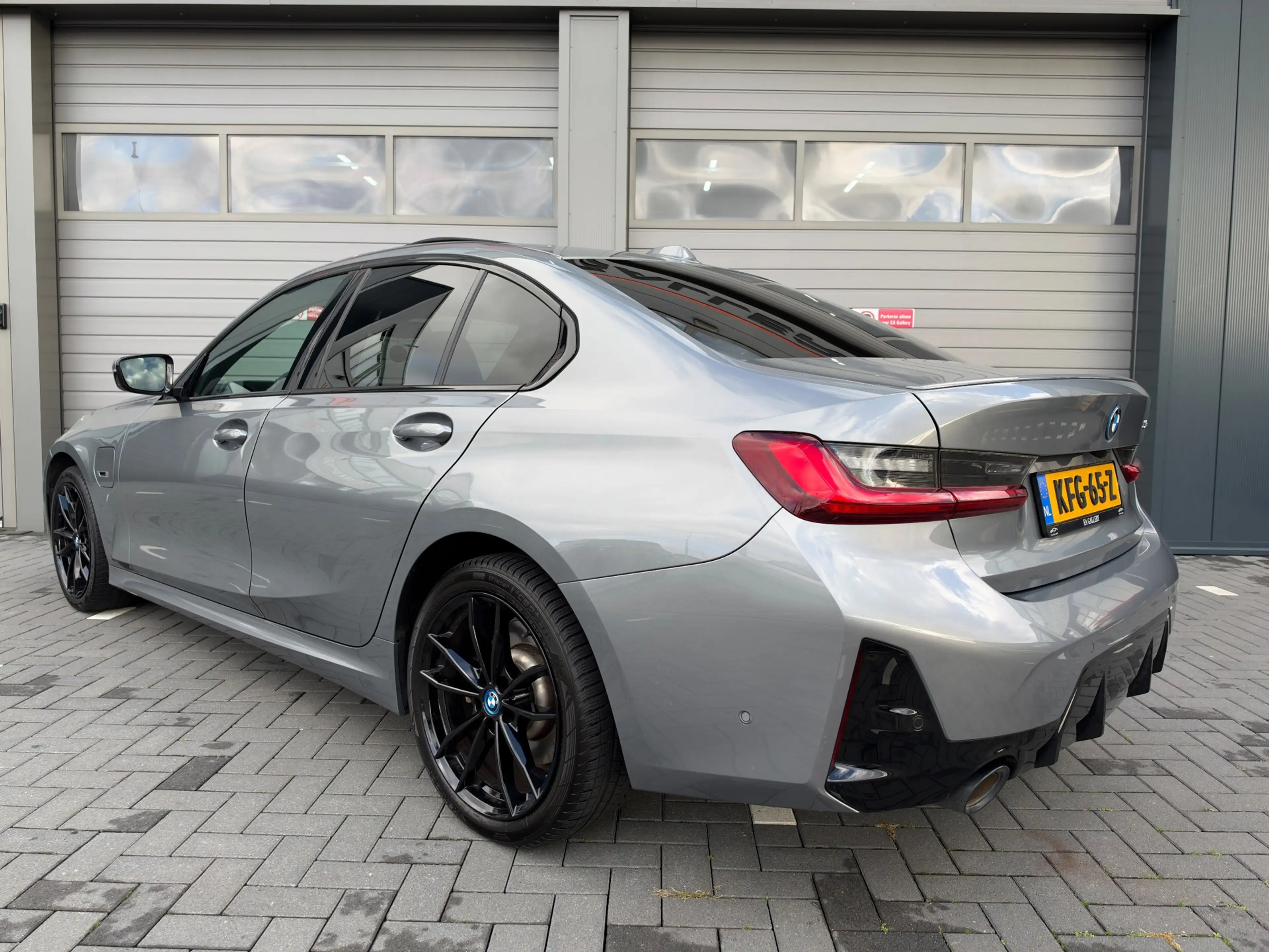 BMW 330 3-serie 330e M-Sport LED LEDER HUD DAK NAVI BOMVOL — photo 2