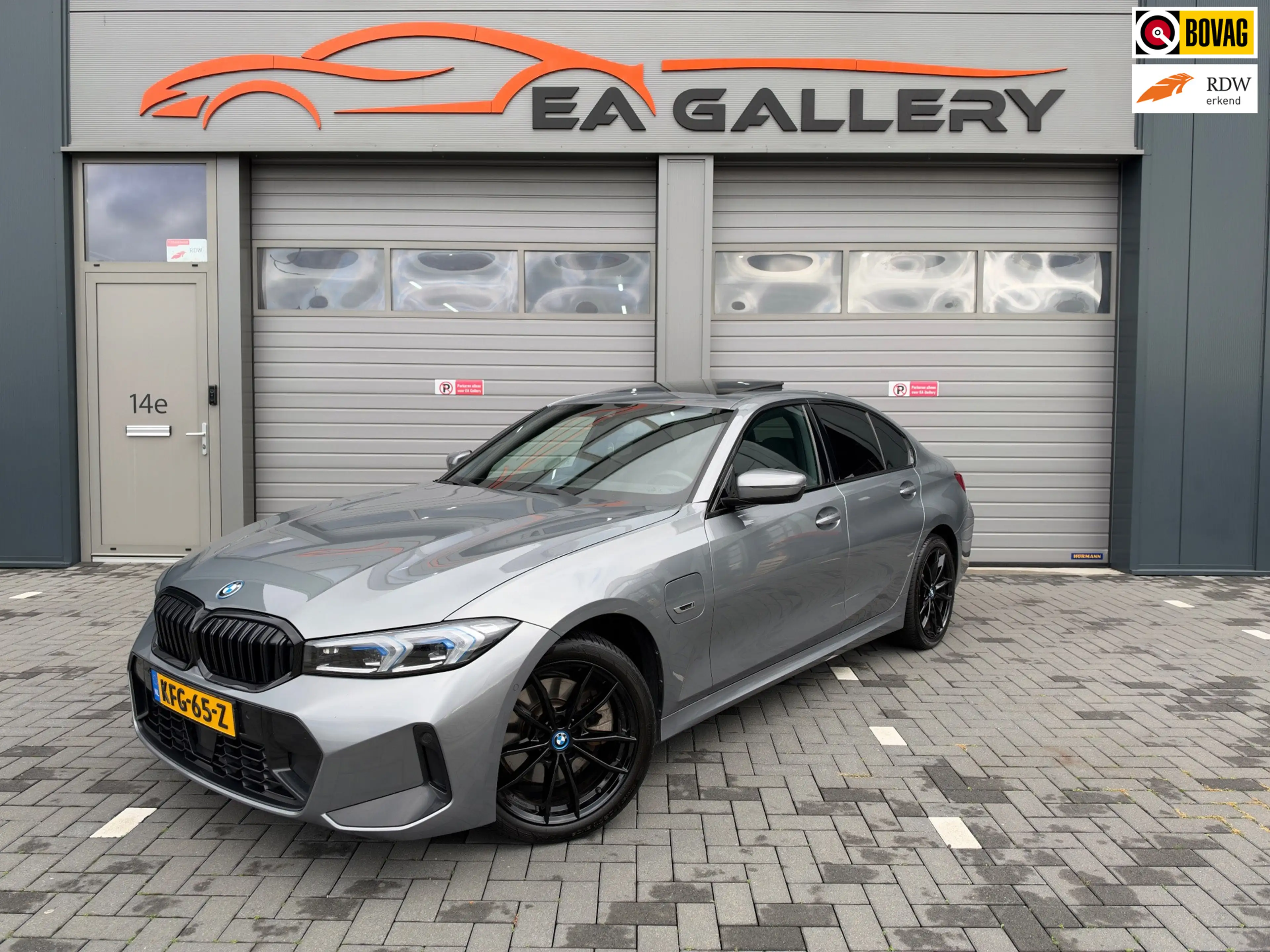 BMW 330 3-serie 330e M-Sport LED LEDER HUD DAK NAVI BOMVOL