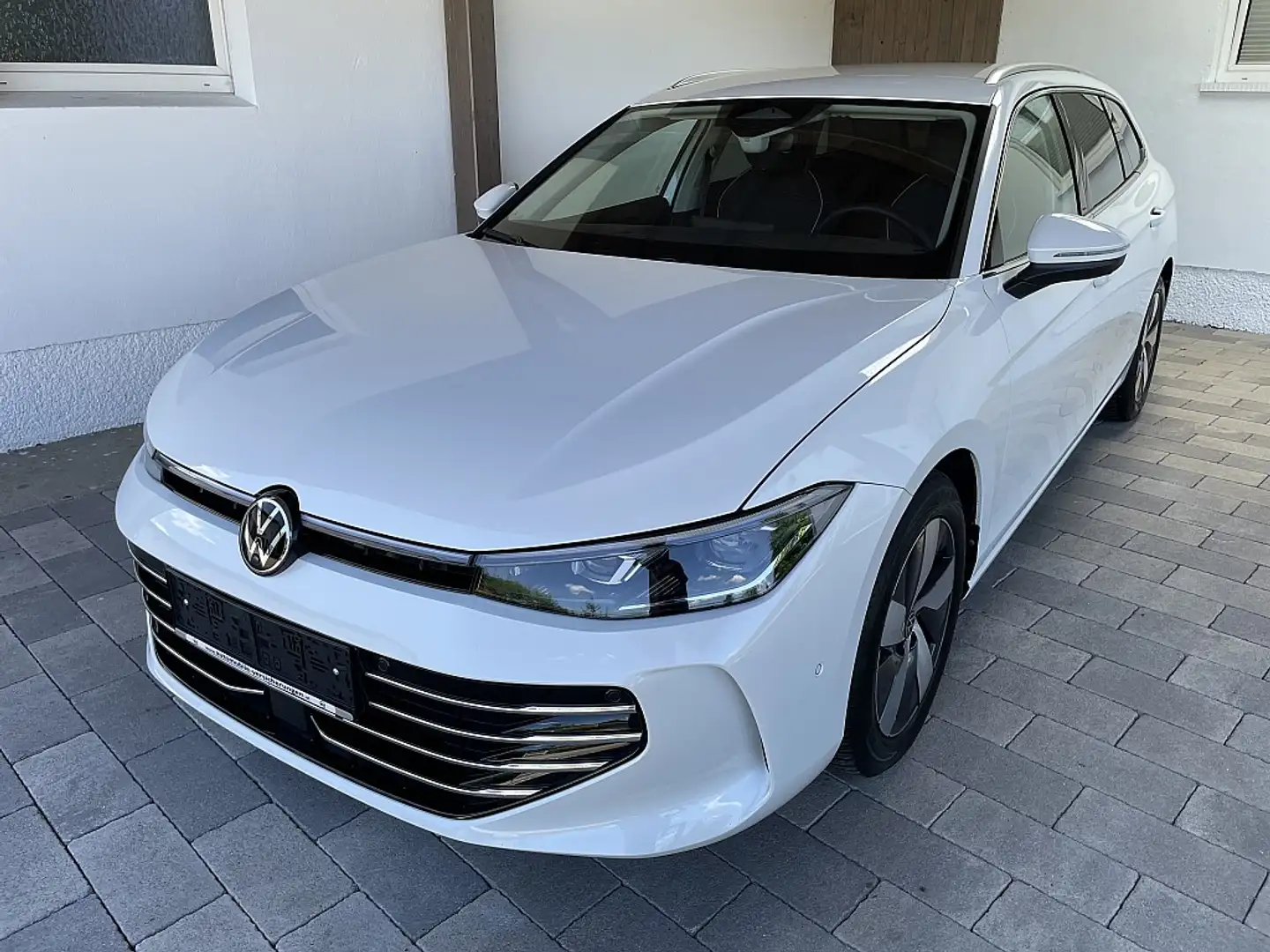 Volkswagen Passat Variant 2.0 TDI SCR Elegance DSG-IQ LIGHT-ACC-AHV-TRAVE... Weiß - 2