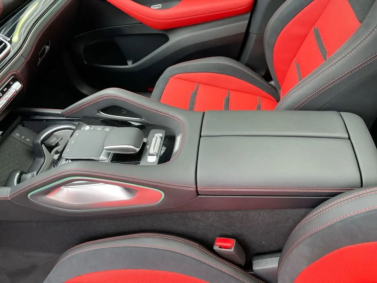 Mercedes-Benz GLE снимка Mercedes-Benz GLE