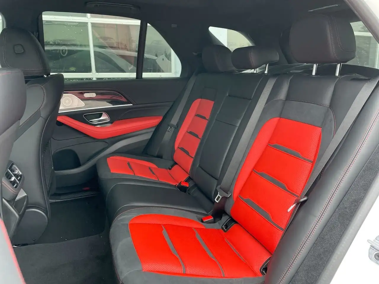 Mercedes-Benz GLE снимка Mercedes-Benz GLE