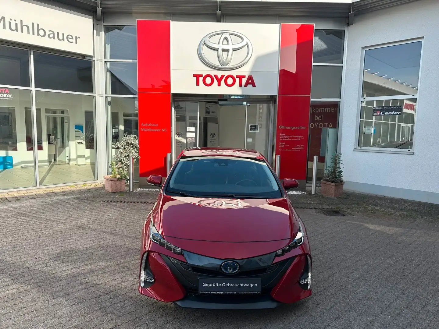 Toyota Prius Plug-in Hybrid Executive Roşu - 1
