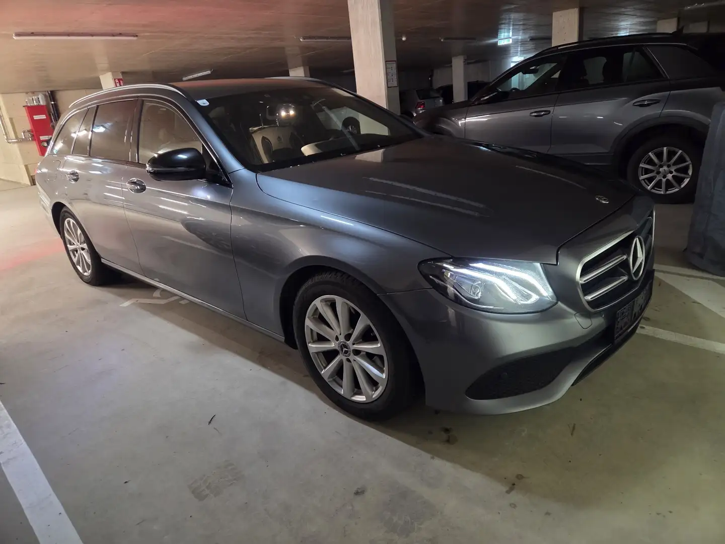 Mercedes-Benz E 220 d 4Matic T 9G-TRONIC Avantgarde - 2