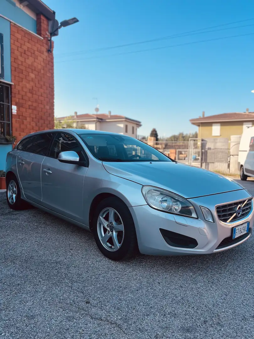 Volvo V60 1.6 d2 (drive) Summum - 2