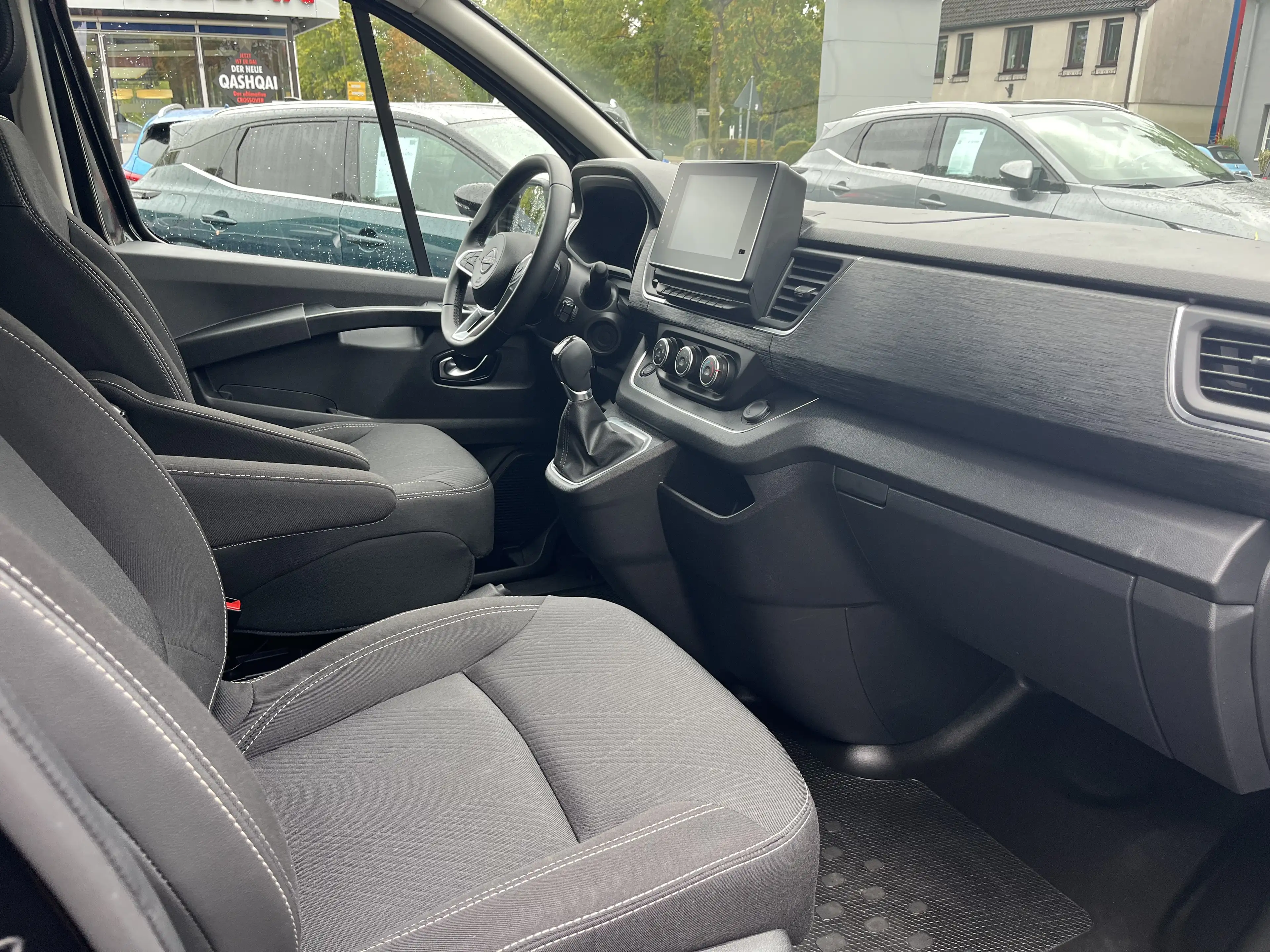 Nissan Primastar L1H1 2,8t Kombi Tekna DCT 8 Sitze — photo 7