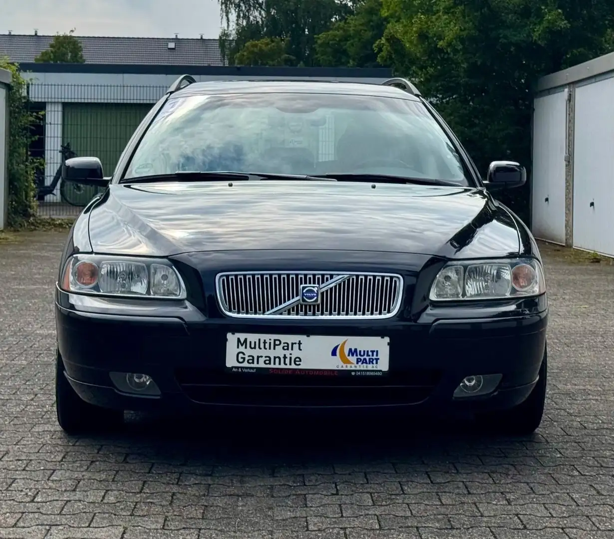 Volvo V70 Kombi D5 Momentum Schwarz - 2