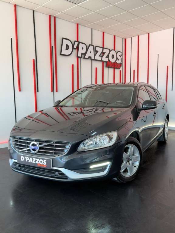 Volvo V60 D2 Momentum - foto 1