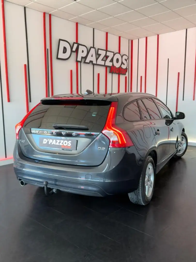 Volvo V60 D2 Momentum Gris - 2