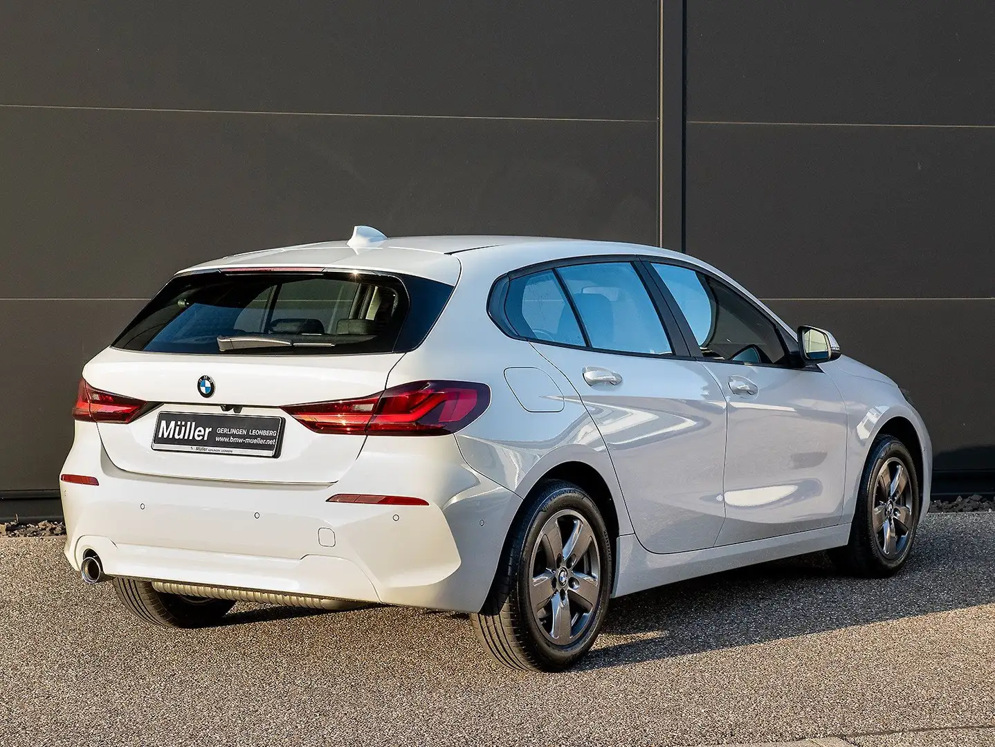 BMW 118 i Dig.Cockpit LED Shz. Tempom. Navi PDC MFL Weiß - 2