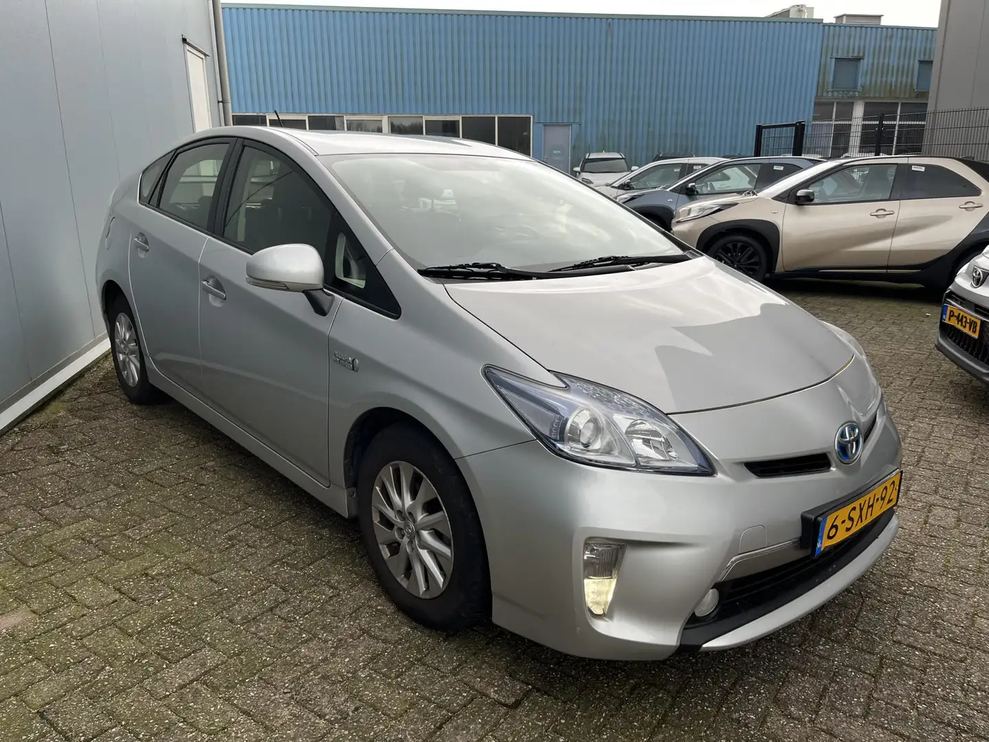 Toyota Prius 1.8 Plug-in Aspiration | NL Auto | Dealer Onderhou Grijs - 2
