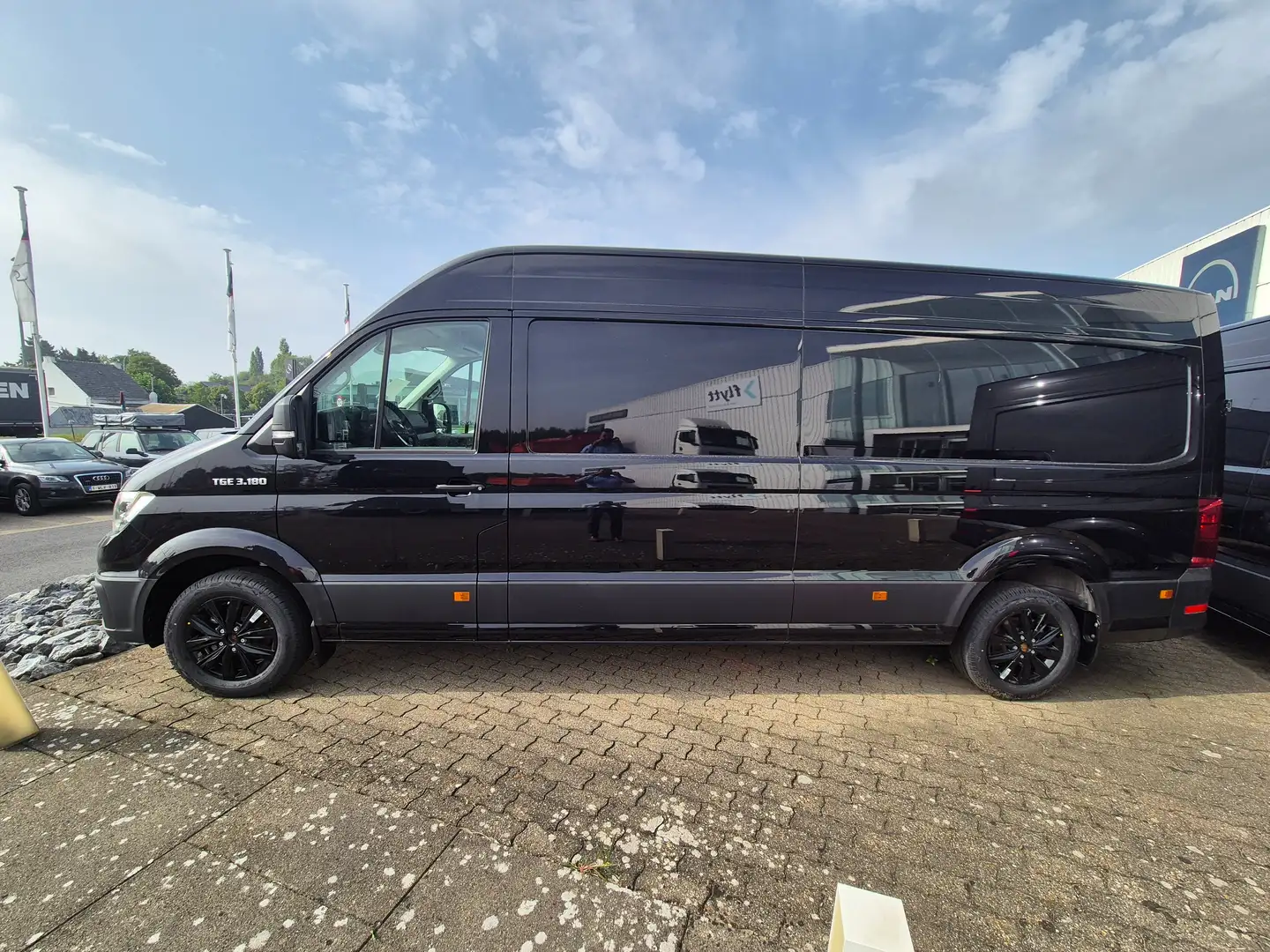 MAN TGE 3.180 Noir - 2