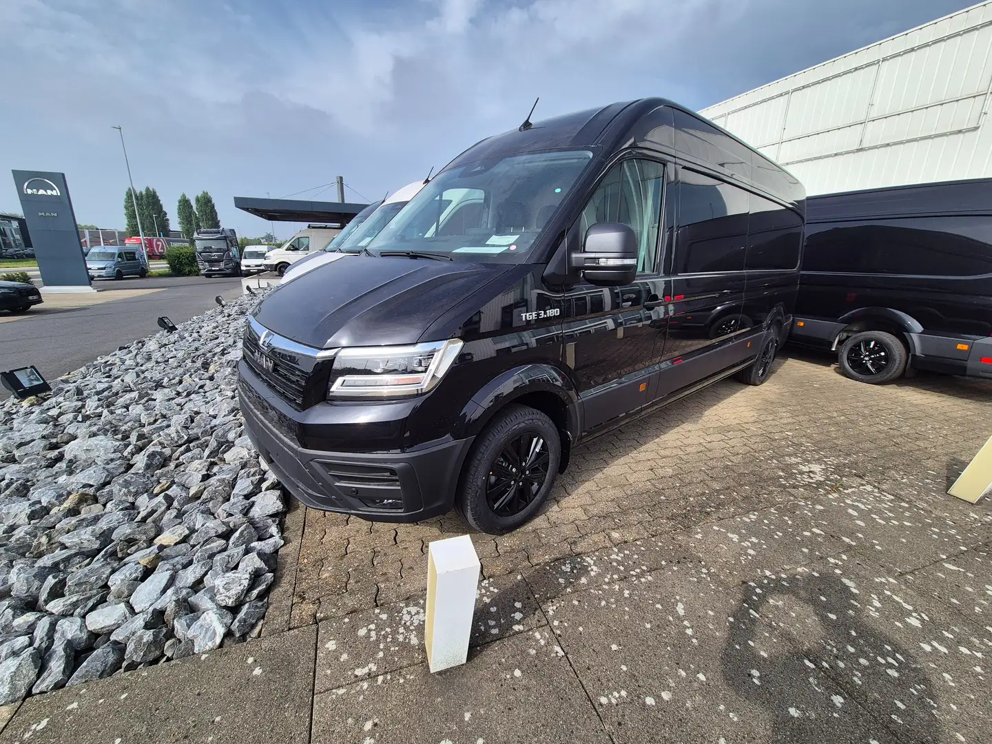MAN TGE 3.180 Noir - 1