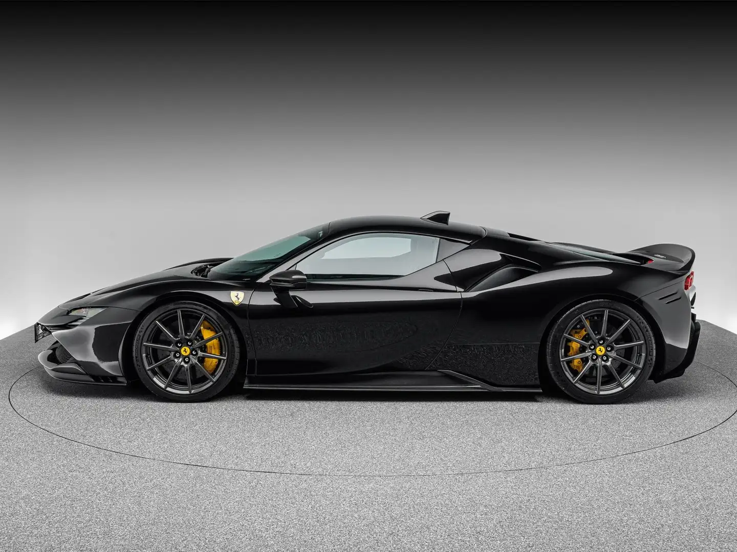 Ferrari SF90 Stradale Schwarz - 2