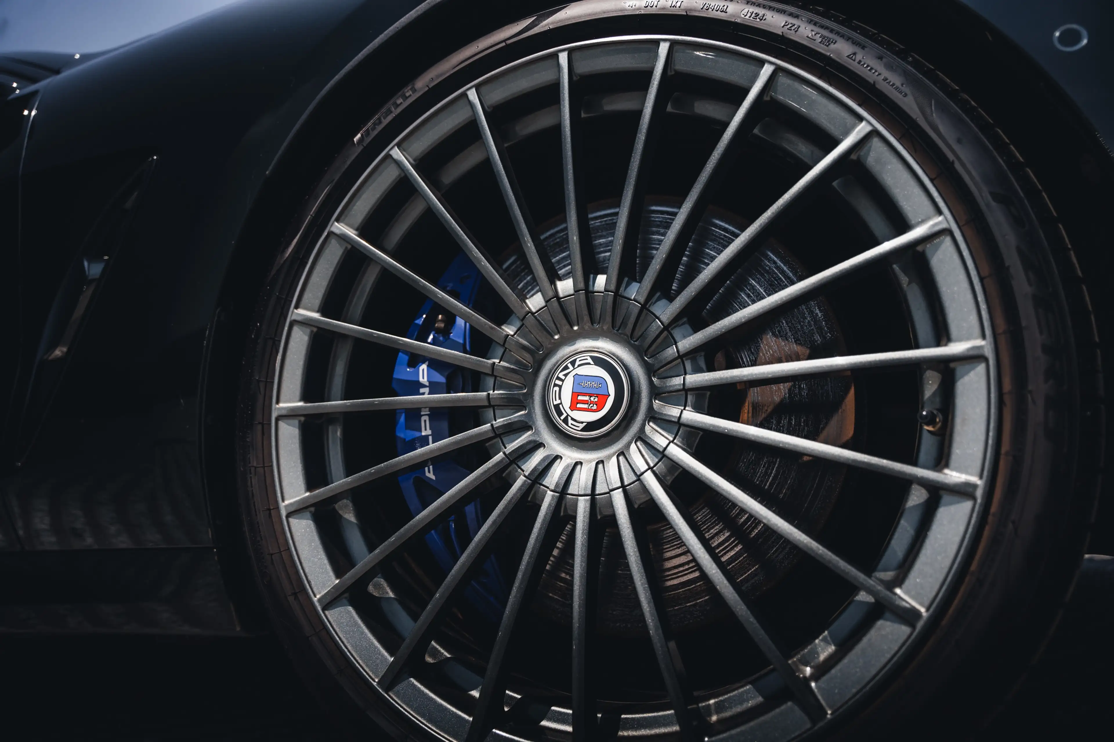 Alpina B8 Gran Coupé / Bowers & Wilkins / Panoramic roof — photo 4