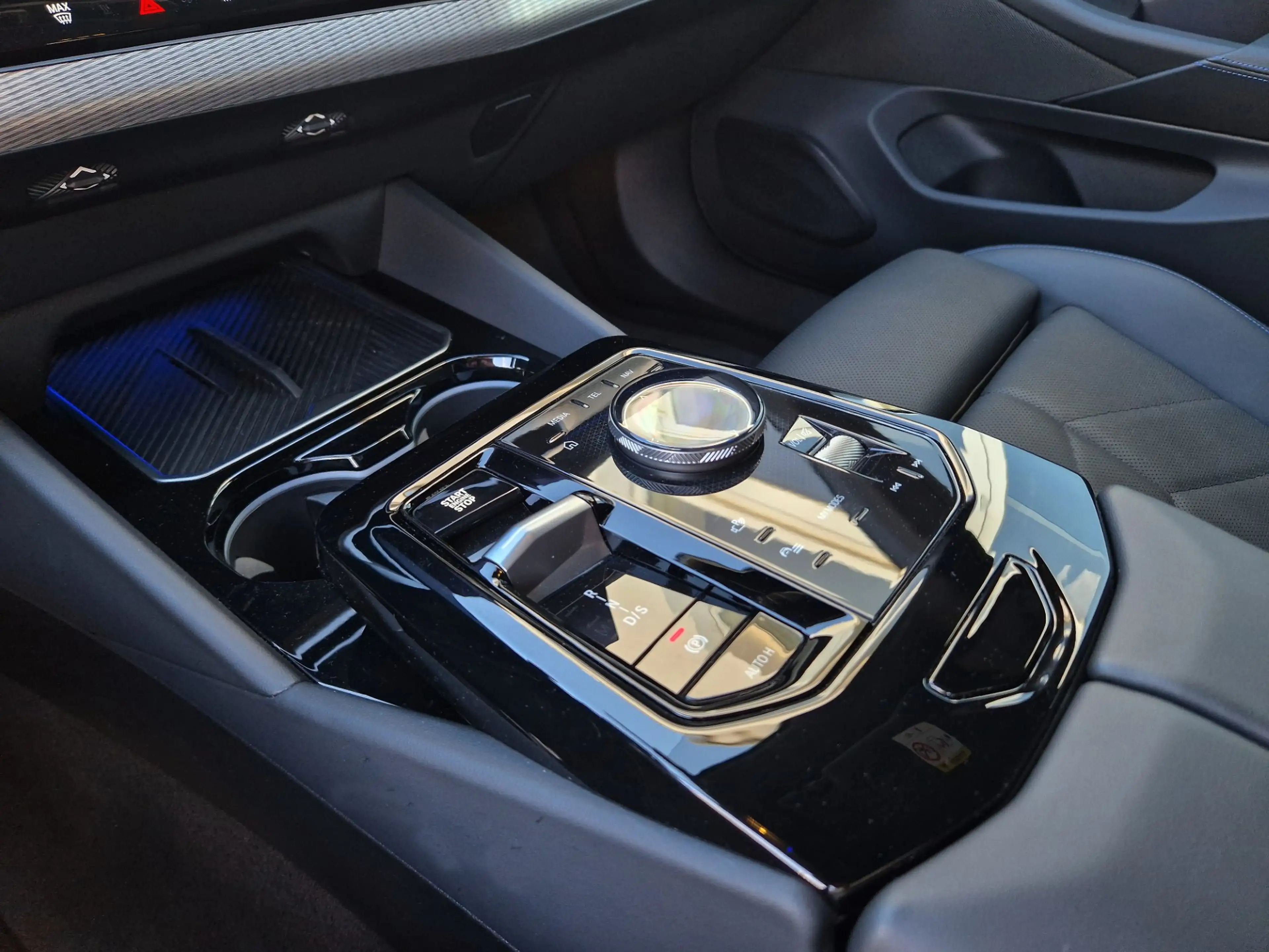 BMW 530 e xDrive — photo 11