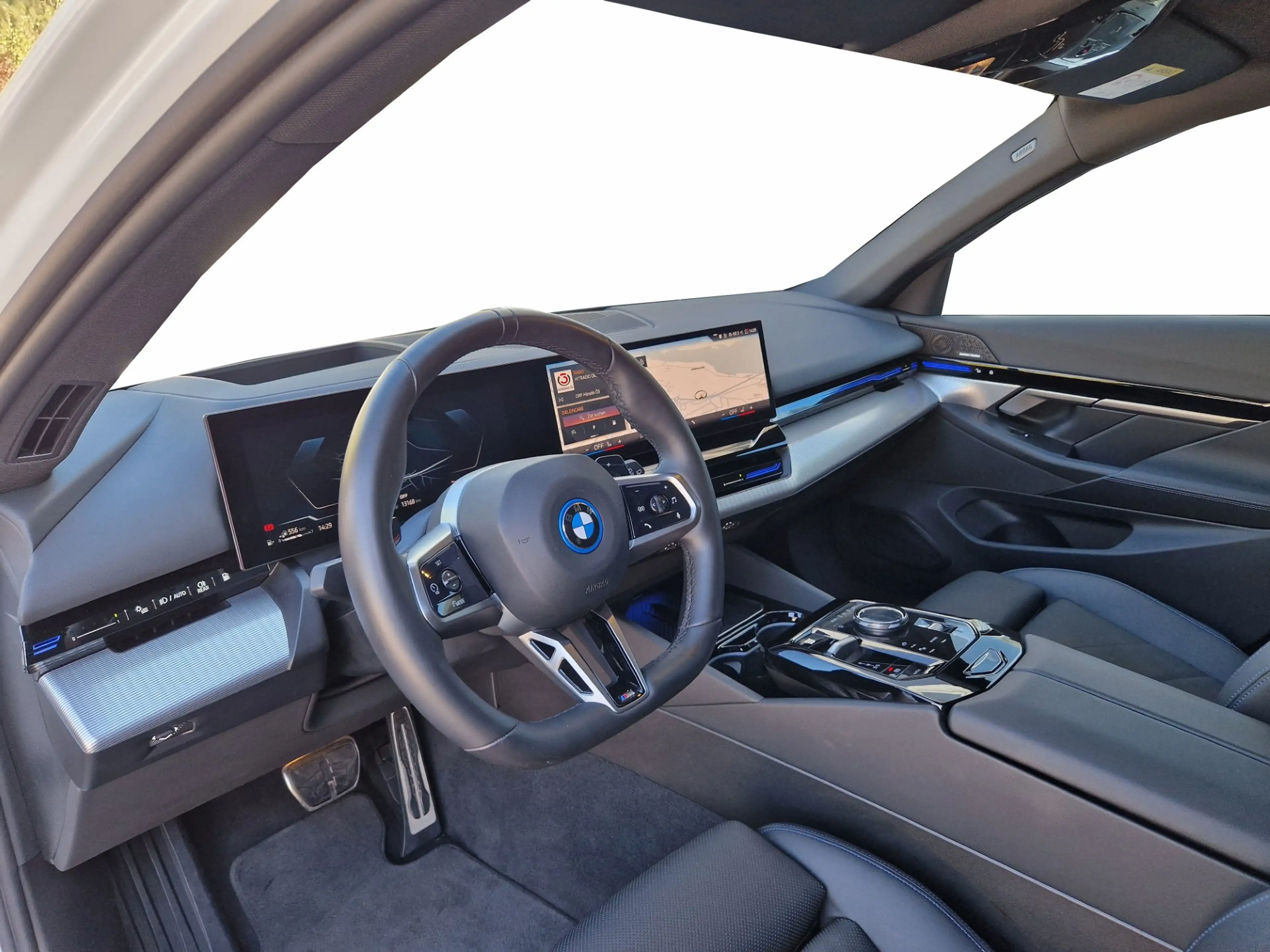 BMW 530 e xDrive — photo 7