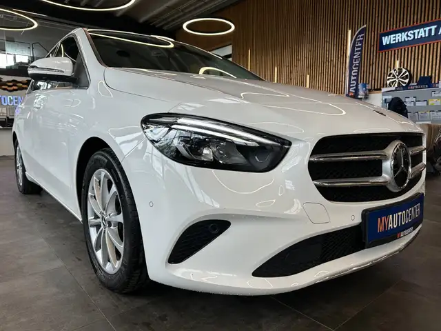 Mercedes-Benz B Class view 3
