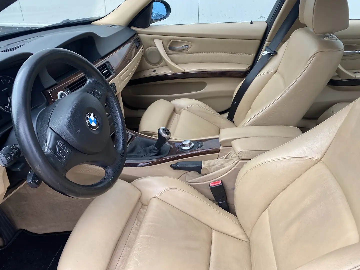 BMW 330 i High Executive | Leder | Individual Šedá - 2